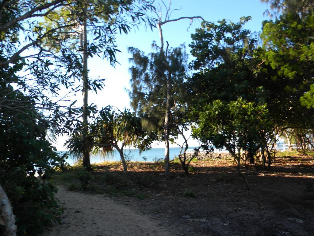 Five 3 Five Aparthotel Urangan Exterior photo