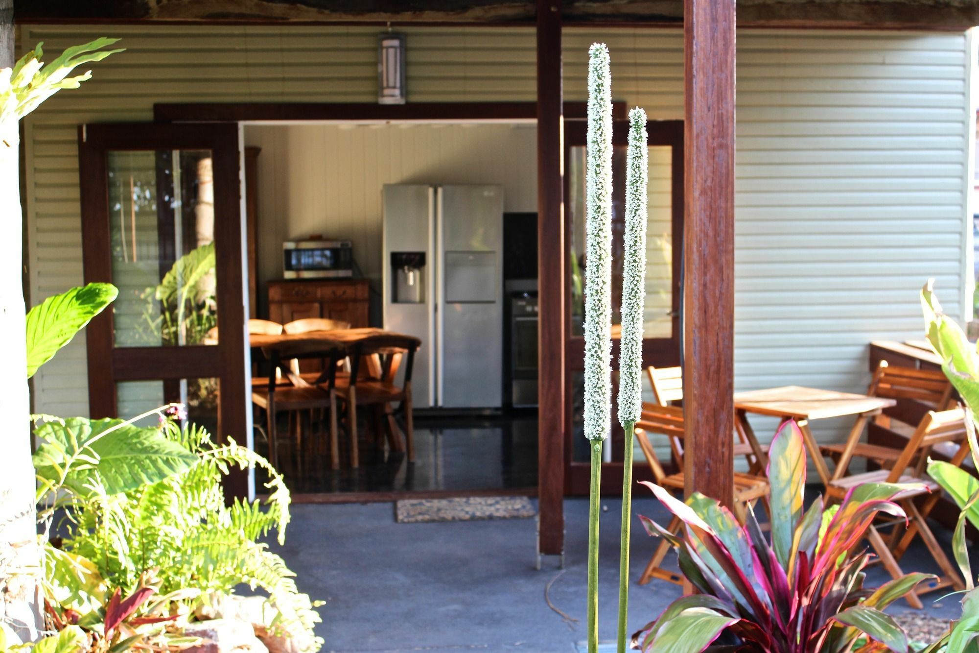 Five 3 Five Aparthotel Urangan Exterior photo