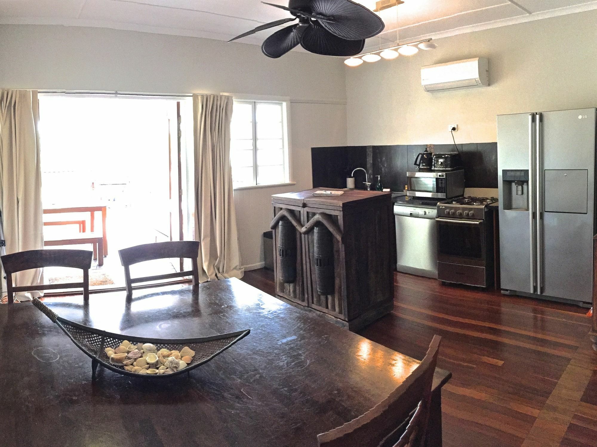 Five 3 Five Aparthotel Urangan Exterior photo